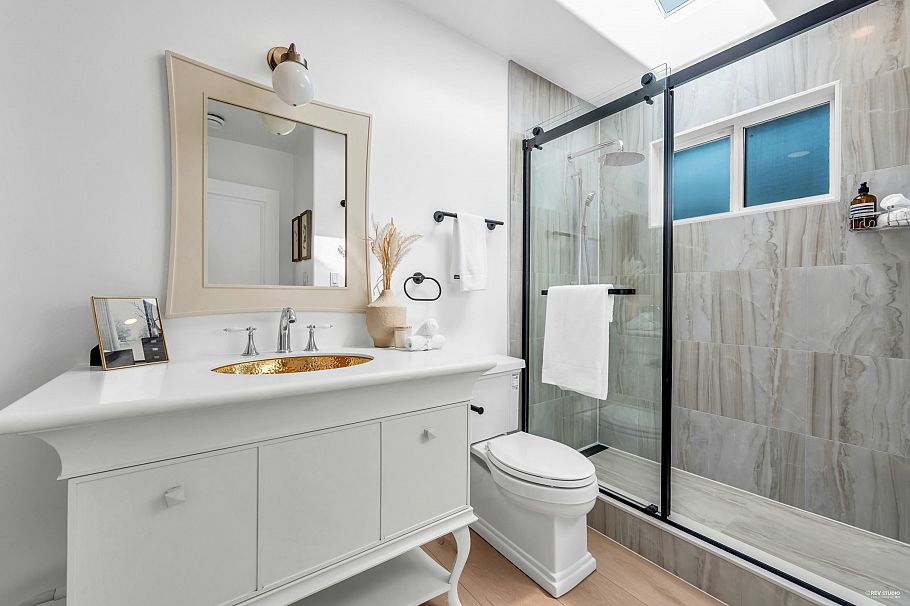 1748 W 68th Avenue Vancouver, BC - 30