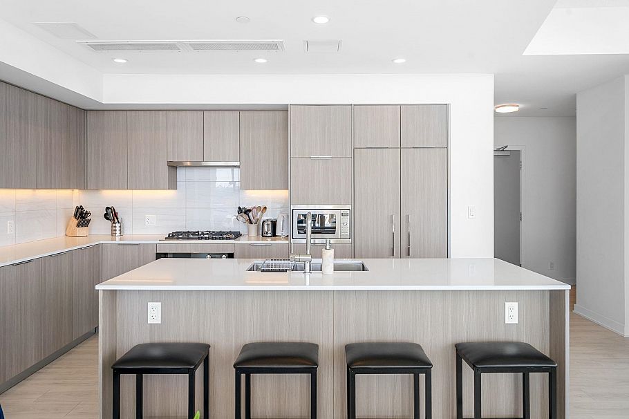 2702 1401 Hunter Street North Vancouver, BC - 13