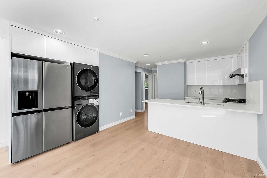 1748 W 68th Avenue Vancouver, BC - 27