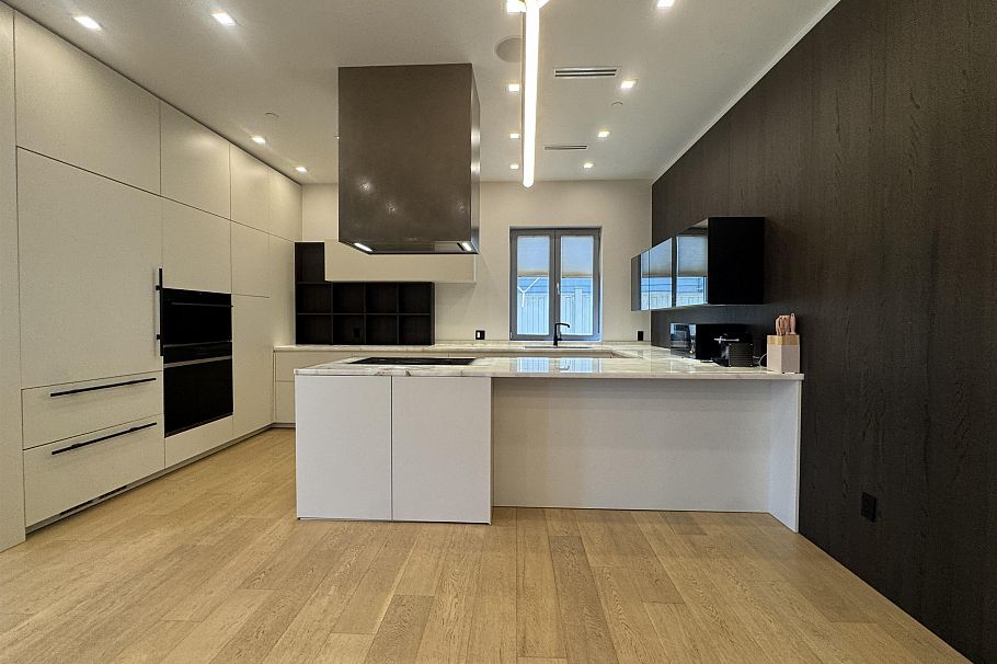 1076 Park Drive Vancouver, BC - 4