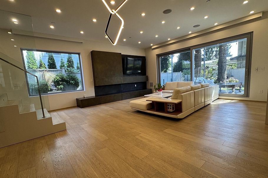 1076 Park Drive Vancouver, BC - 2