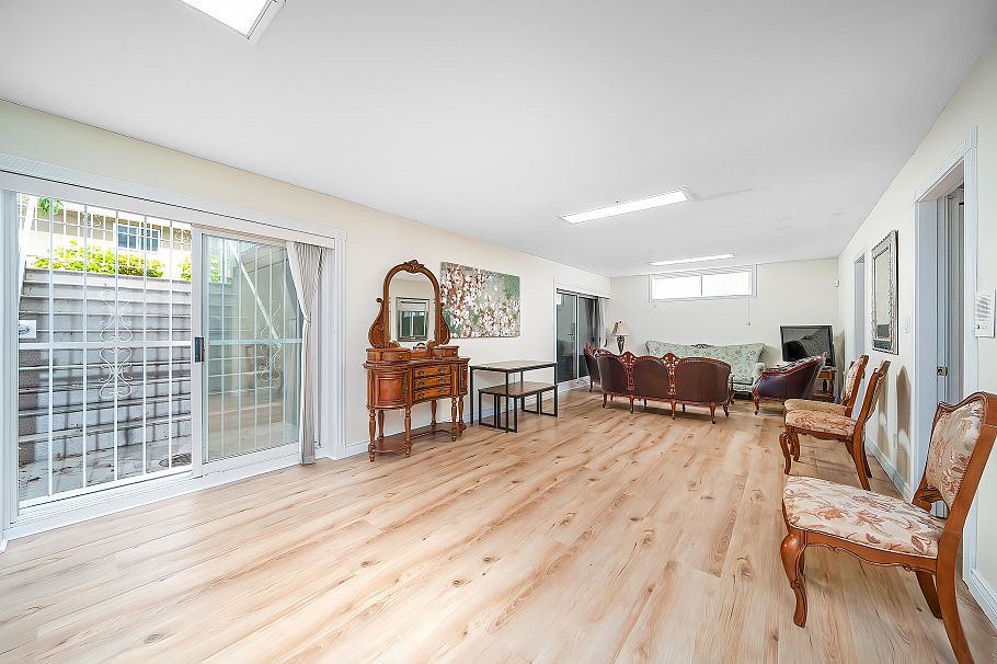 2407 W 18th Avenue Vancouver, BC - 18