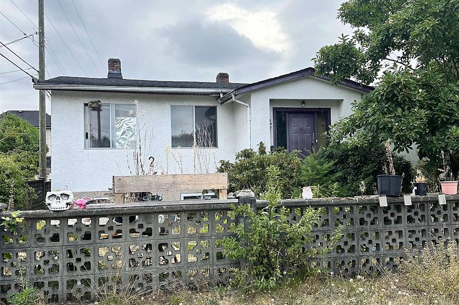 7830 Yukon Street Vancouver, BC - 2