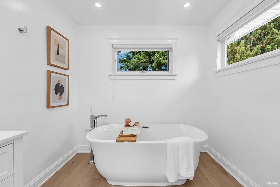 1748 W 68th Avenue Vancouver, BC - 37