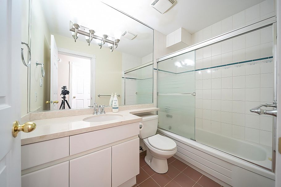 2407 W 18th Avenue Vancouver, BC - 30