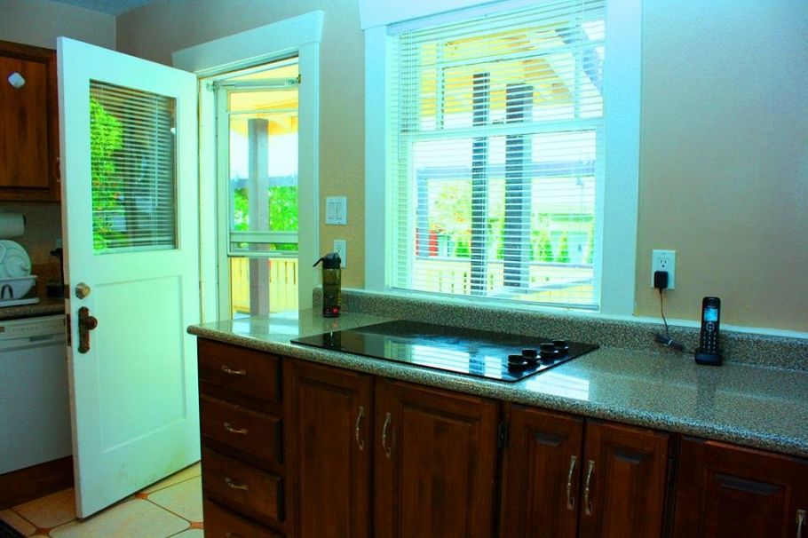 3346 W 10th Avenue Vancouver, BC - 11