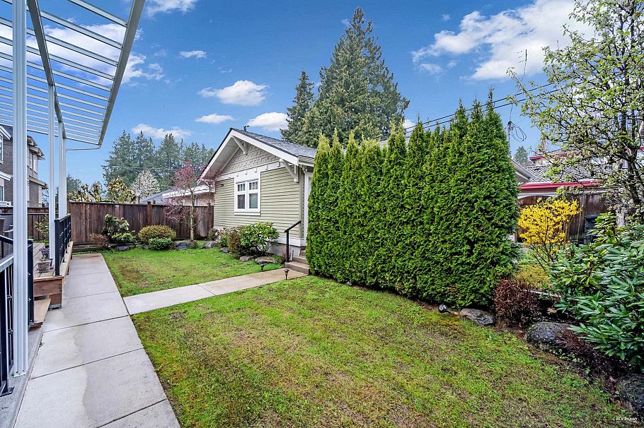 1737 W 63rd Avenue Vancouver, BC - 39