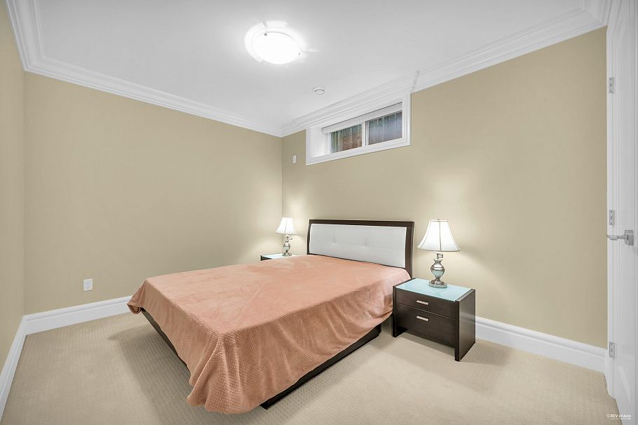 1737 W 63rd Avenue Vancouver, BC - 32