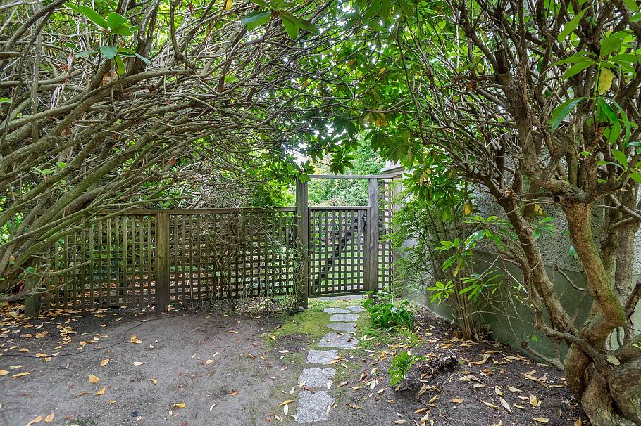 1897 W 37th Avenue Vancouver, BC - 34