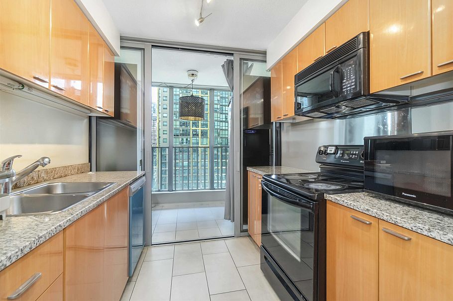 1408 1288 W Georgia Street Vancouver, BC - 12