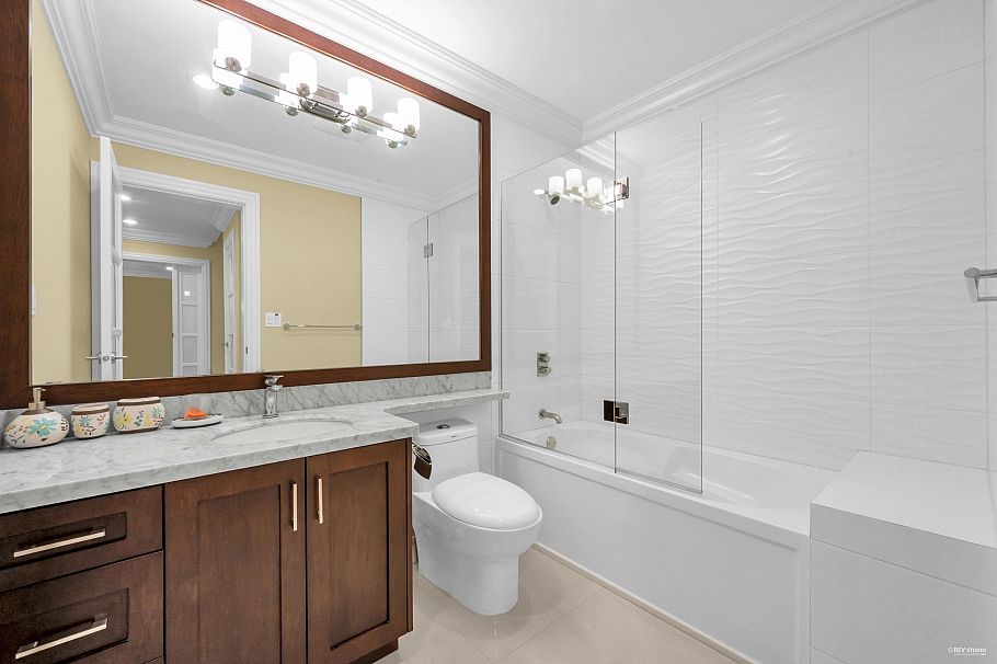 1737 W 63rd Avenue Vancouver, BC - 31