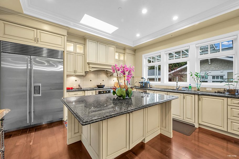 1737 W 63rd Avenue Vancouver, BC - 20