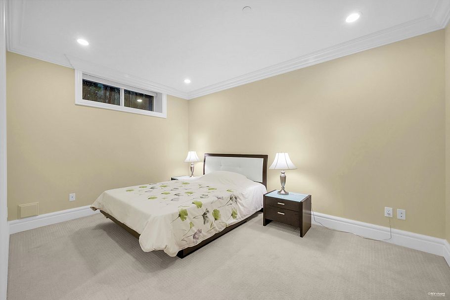 1737 W 63rd Avenue Vancouver, BC - 30