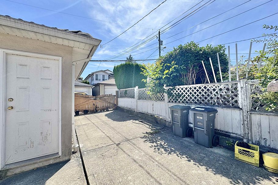 3632 E 28th Avenue Vancouver, BC - 29