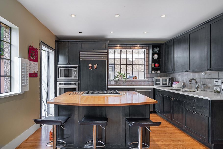 1897 W 37th Avenue Vancouver, BC - 11