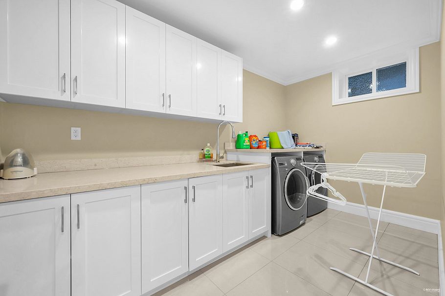 1737 W 63rd Avenue Vancouver, BC - 36