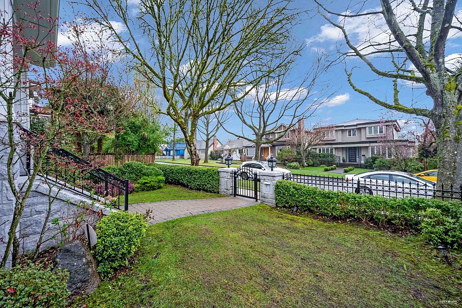 1737 W 63rd Avenue Vancouver, BC - 3