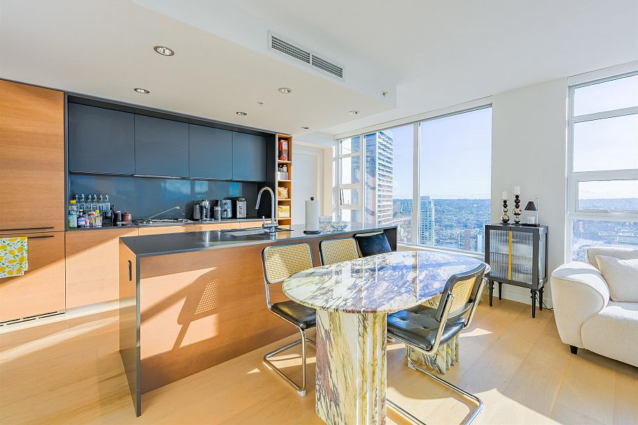 2701 1289 Hornby Street Vancouver, BC - 4