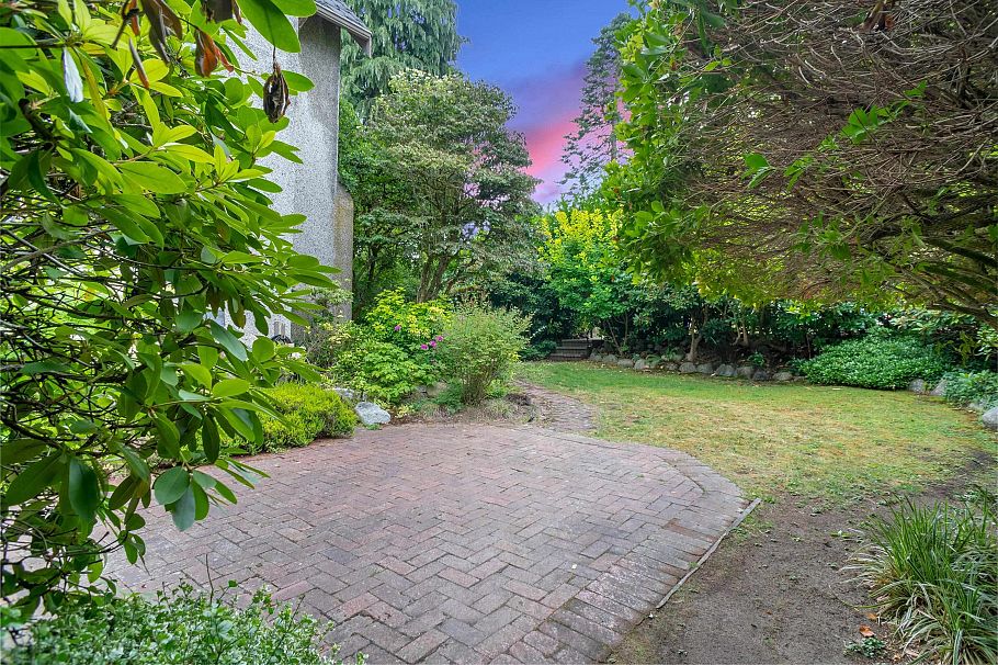 1897 W 37th Avenue Vancouver, BC - 35