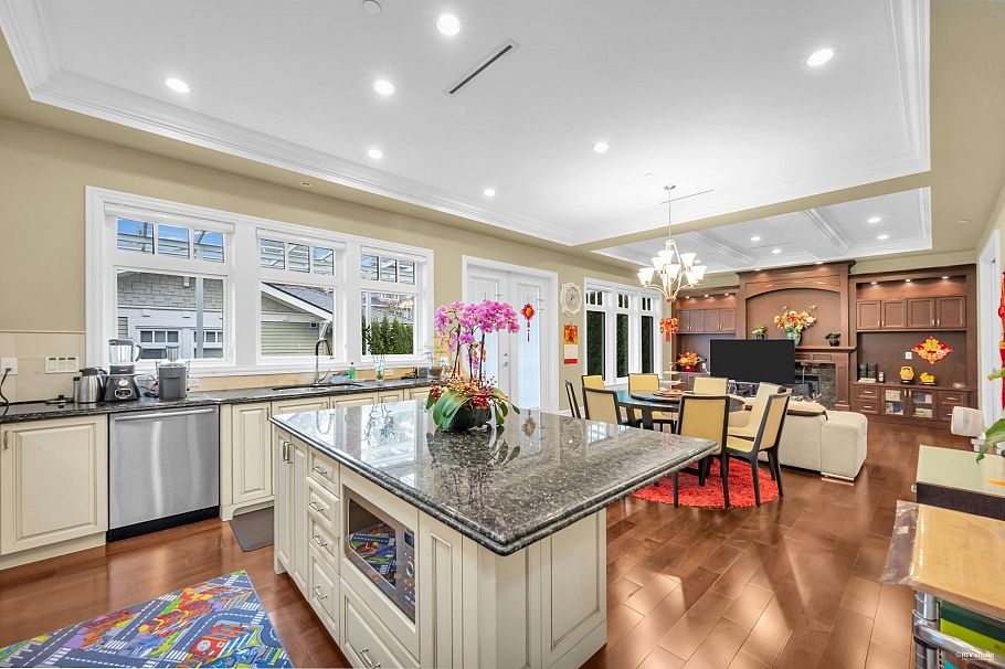 1737 W 63rd Avenue Vancouver, BC - 18