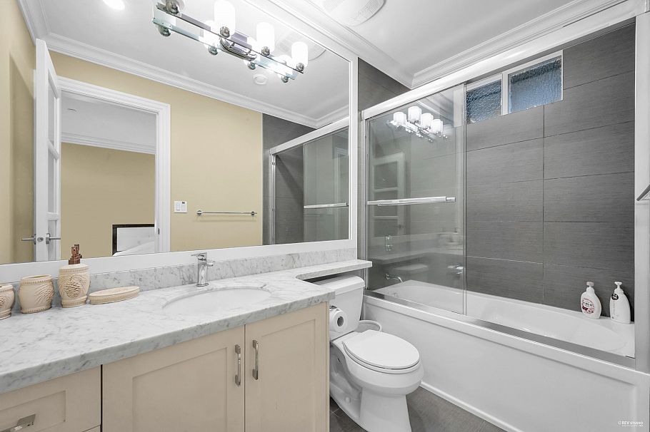 1737 W 63rd Avenue Vancouver, BC - 28