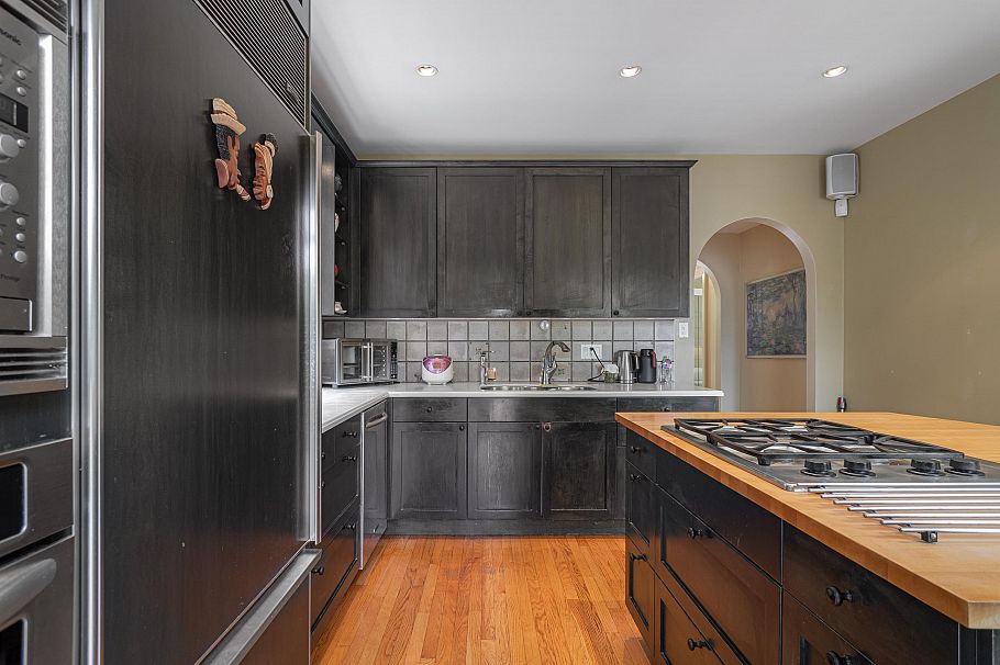 1897 W 37th Avenue Vancouver, BC - 12