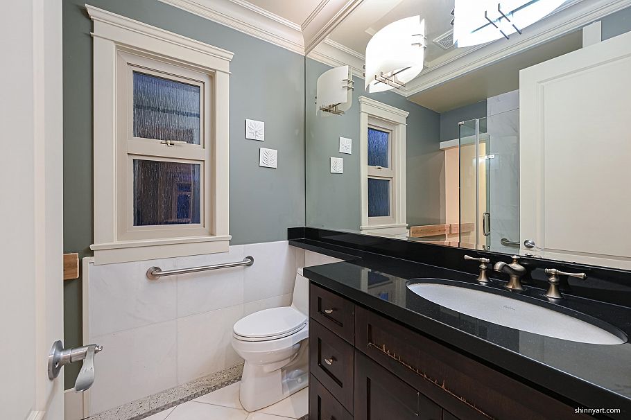 2978 W 21 Avenue Vancouver, BC - 11