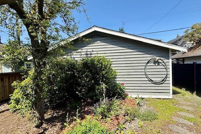 3125 W 3rd Avenue Vancouver, BC - 9