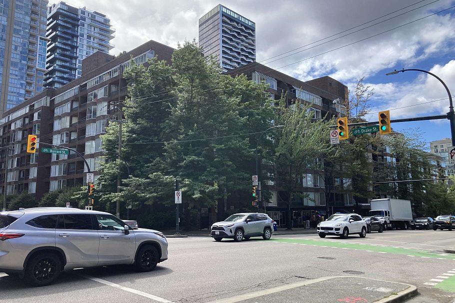 411 1330 Burrard Street Vancouver, BC - 1