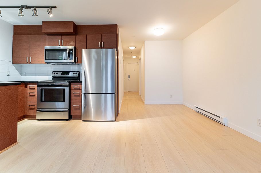 102 930 W 16th Avenue Vancouver, BC - 4