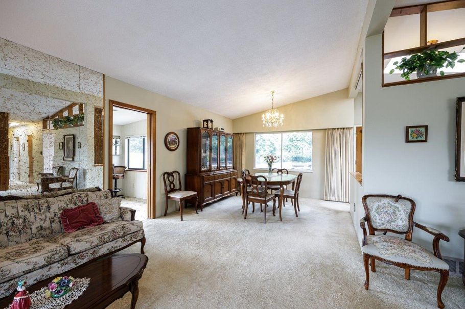 697 Plymouth Drive North Vancouver, BC - 5