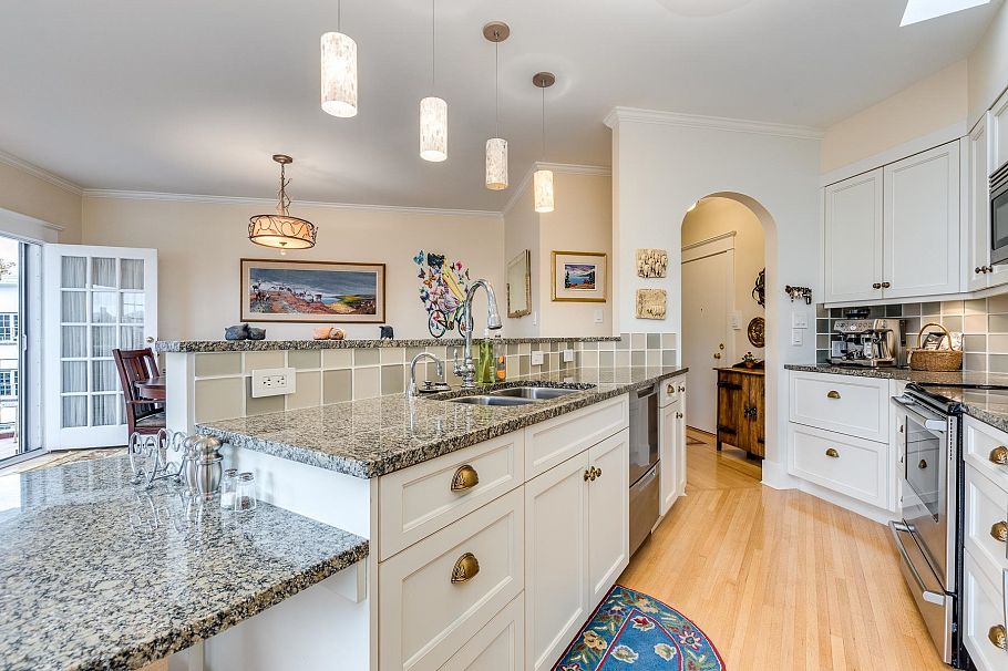 307 2890 Point Grey Road Vancouver, BC - 1