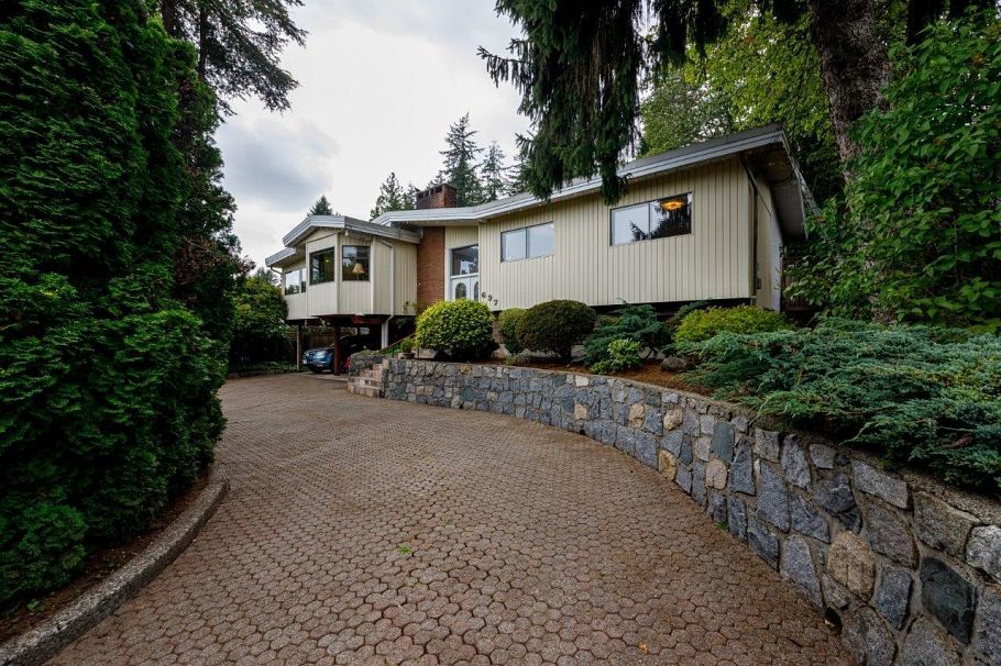 697 Plymouth Drive North Vancouver, BC - 31