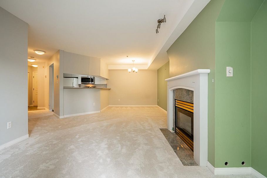 107 8430 Jellicoe Street Vancouver, BC - 5