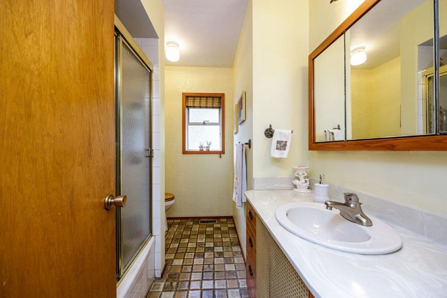 697 Plymouth Drive North Vancouver, BC - 17