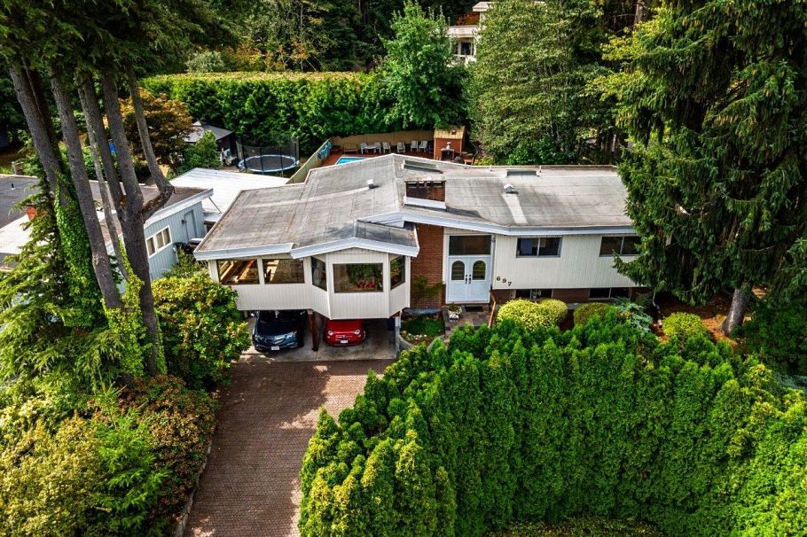 697 Plymouth Drive North Vancouver, BC - 29