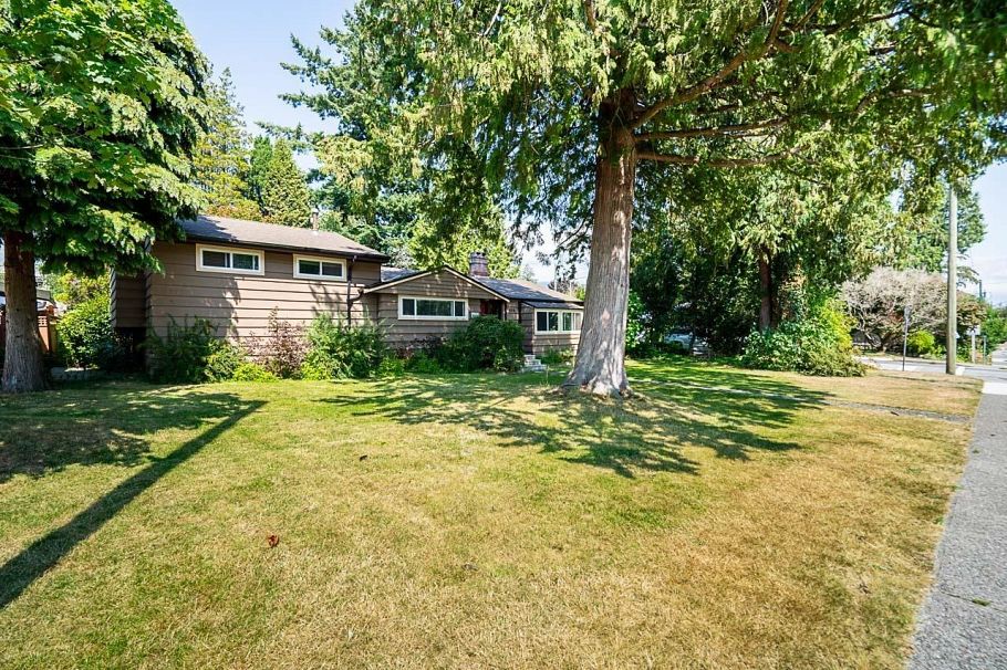 894 E 13th Street North Vancouver, BC - 2