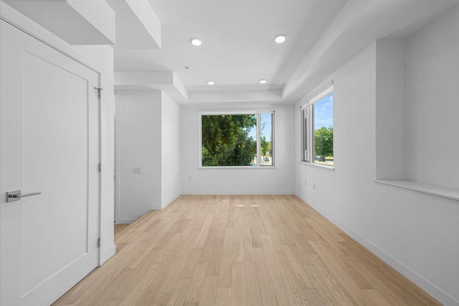 4110 Columbia Street Vancouver, BC - 4