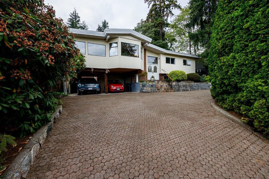 697 Plymouth Drive North Vancouver, BC - 32