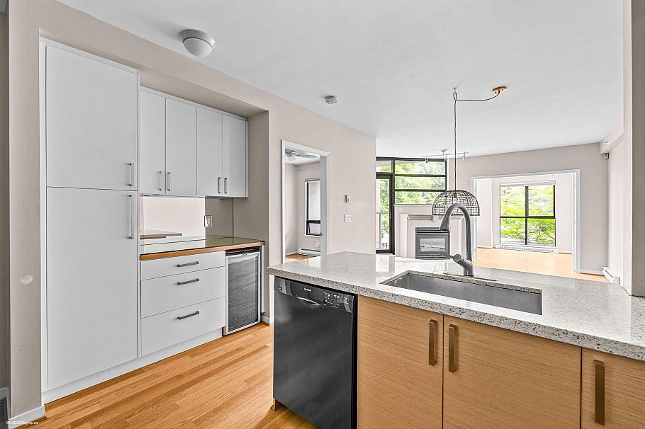 207 2228 Marstrand Avenue Vancouver, BC - 1