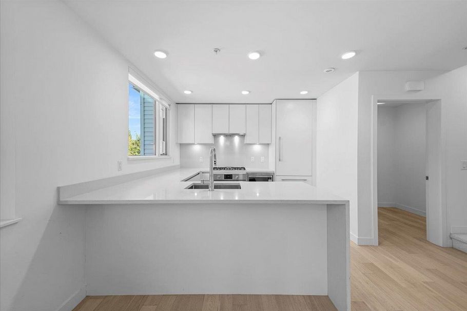 4110 Columbia Street Vancouver, BC - 7