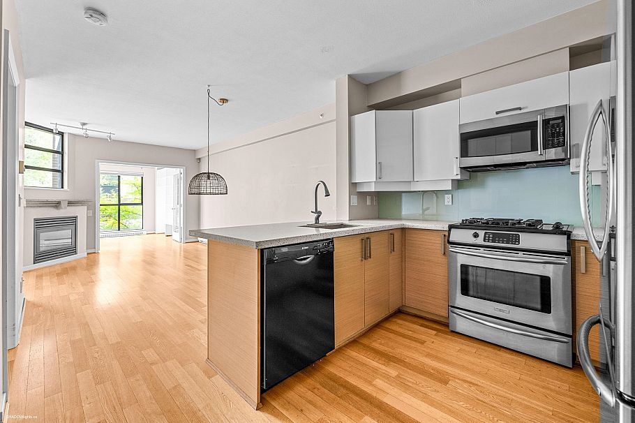 207 2228 Marstrand Avenue Vancouver, BC - 6