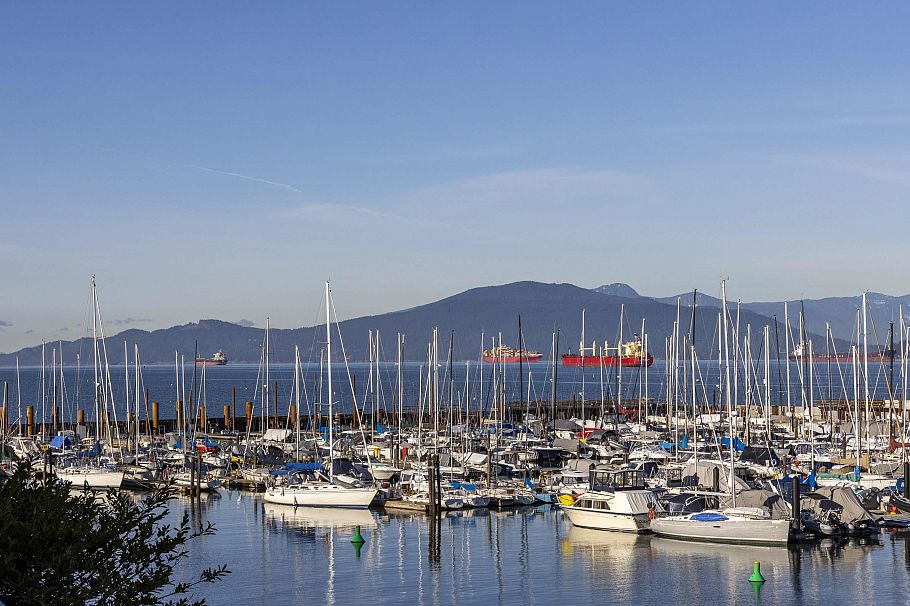 3655 Cameron Avenue Vancouver, BC - 36