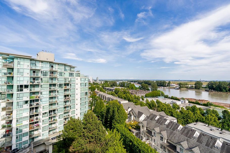 1105 2733 Chandlery Place Vancouver, BC - 2