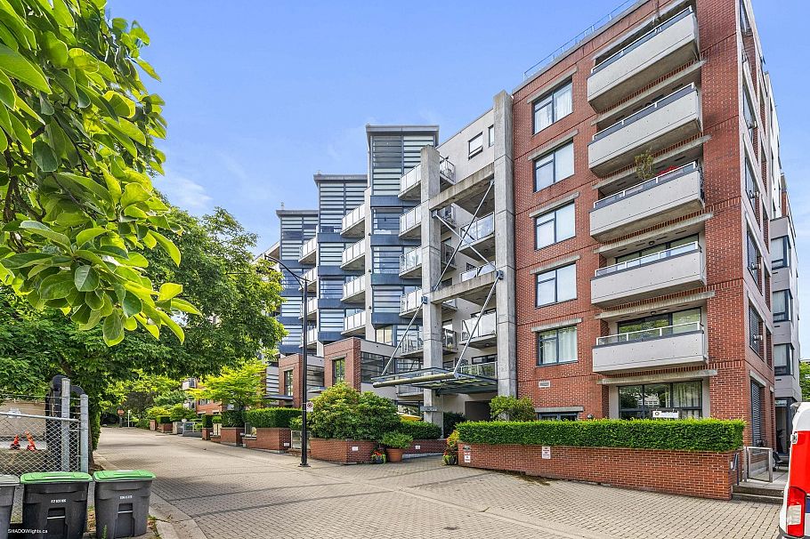 207 2228 Marstrand Avenue Vancouver, BC - 2