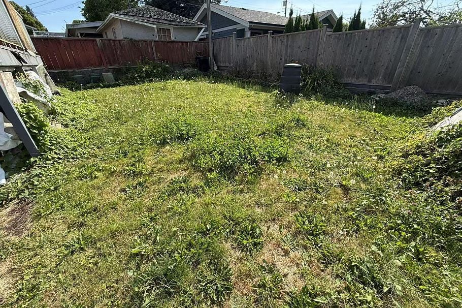 4825 Commercial Street Vancouver, BC - 4