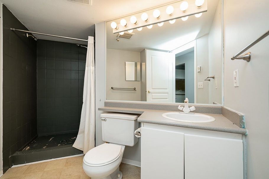 107 8430 Jellicoe Street Vancouver, BC - 18