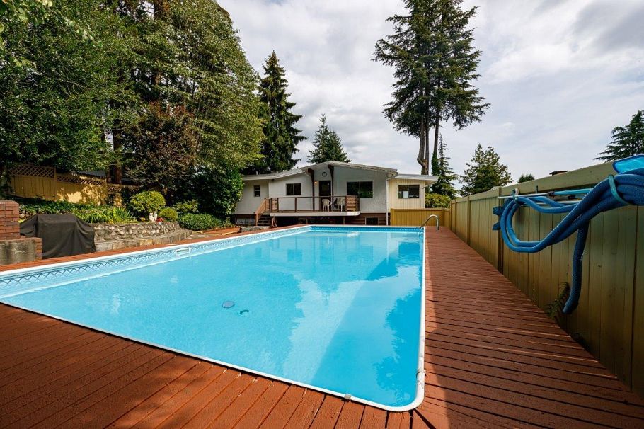 697 Plymouth Drive North Vancouver, BC - 35
