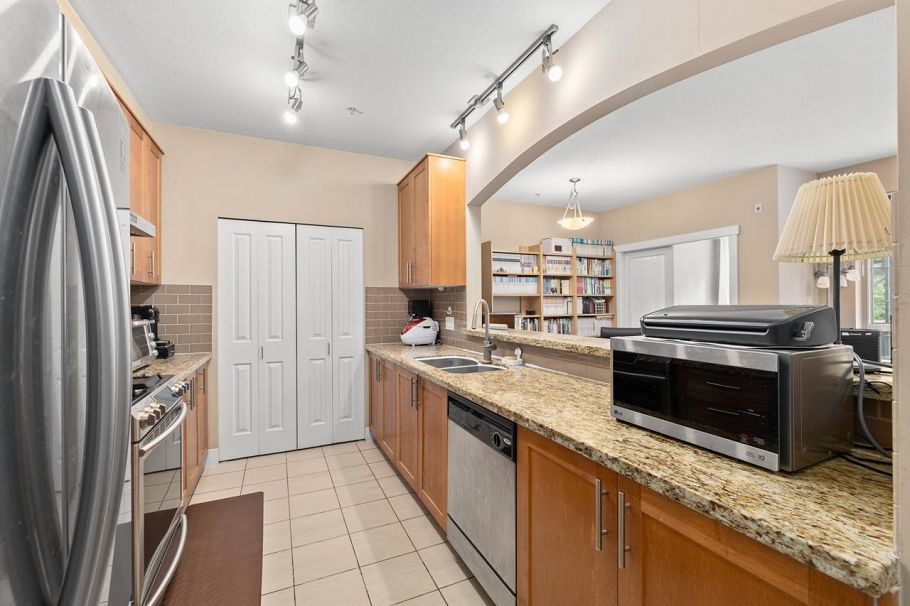 210 4885 Valley Drive Vancouver, BC - 4