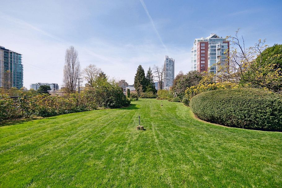 306 145 St. Georges Avenue North Vancouver, BC - 23
